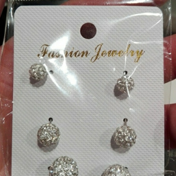 3 Pairs of Silver Cluster Studs - Picture 7 of 8